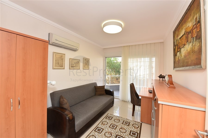 Большая трехкомнатная квартира в жилом комплексе класса люкс в Конаклы