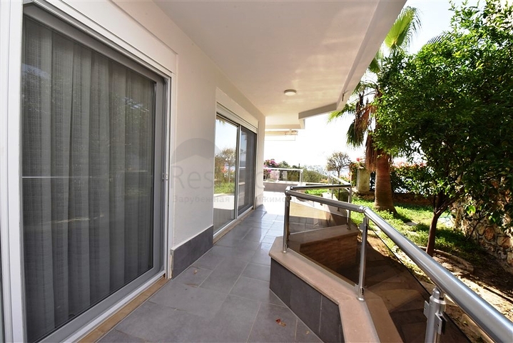 Большая трехкомнатная квартира в жилом комплексе класса люкс в Конаклы