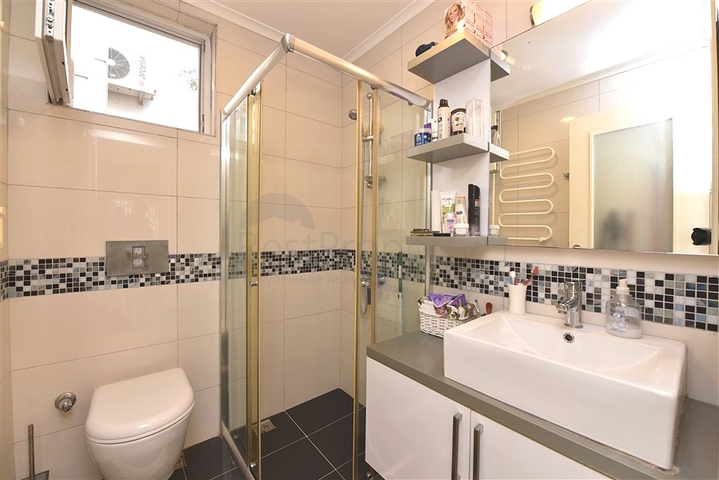 Большая трехкомнатная квартира в жилом комплексе класса люкс в Конаклы