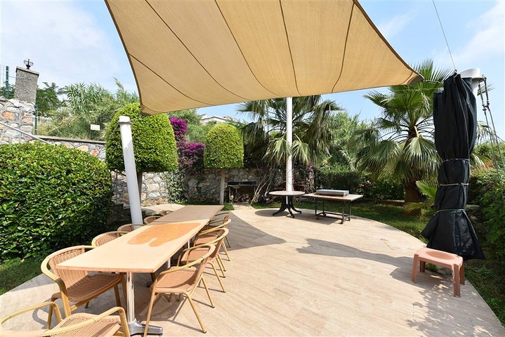 Большая трехкомнатная квартира в жилом комплексе класса люкс в Конаклы