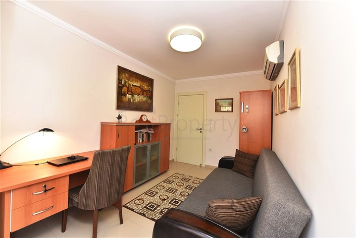 Большая трехкомнатная квартира в жилом комплексе класса люкс в Конаклы