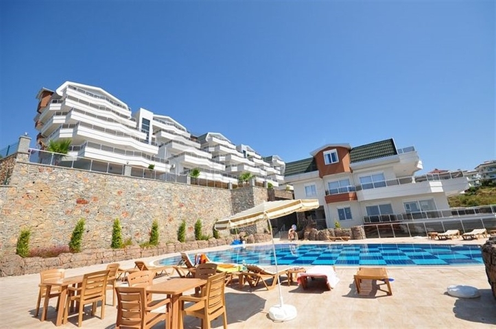 Большая трехкомнатная квартира в жилом комплексе класса люкс в Конаклы