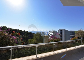 Большая трехкомнатная квартира в жилом комплексе класса люкс в Конаклы