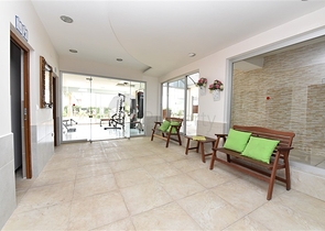 Большая трехкомнатная квартира в жилом комплексе класса люкс в Конаклы