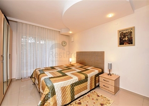 Большая трехкомнатная квартира в жилом комплексе класса люкс в Конаклы