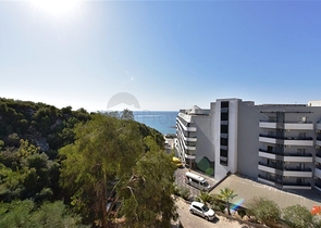 Большая трехкомнатная квартира в жилом комплексе класса люкс в Конаклы