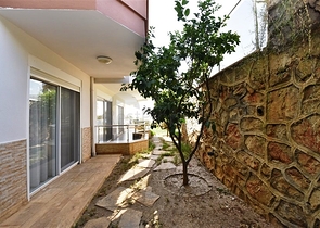 Большая трехкомнатная квартира в жилом комплексе класса люкс в Конаклы