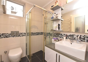 Большая трехкомнатная квартира в жилом комплексе класса люкс в Конаклы