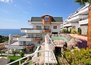 Большая трехкомнатная квартира в жилом комплексе класса люкс в Конаклы