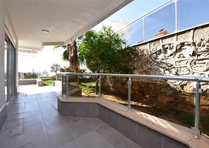 Большая трехкомнатная квартира в жилом комплексе класса люкс в Конаклы