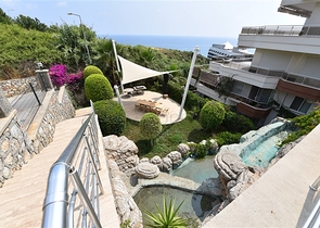 Большая трехкомнатная квартира в жилом комплексе класса люкс в Конаклы