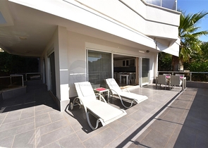 Большая трехкомнатная квартира в жилом комплексе класса люкс в Конаклы