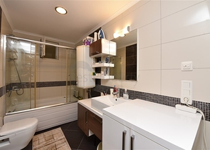 Большая трехкомнатная квартира в жилом комплексе класса люкс в Конаклы