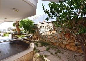 Большая трехкомнатная квартира в жилом комплексе класса люкс в Конаклы