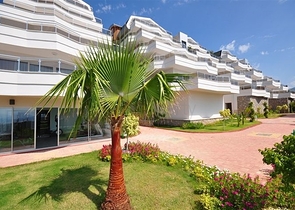 Большая трехкомнатная квартира в жилом комплексе класса люкс в Конаклы