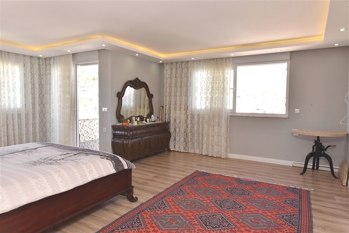 Пентхаус 4+1 с открытым видом на море и Аланийскую крепость