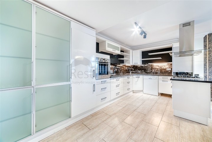 Меблированная вилла 4+1 в центре Алании