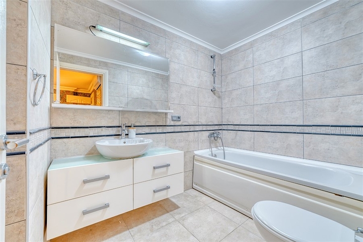 Меблированная вилла 4+1 в центре Алании