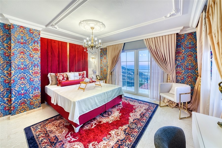 Меблированная вилла 4+1 в центре Алании