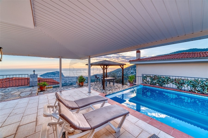 Меблированная вилла 4+1 в центре Алании