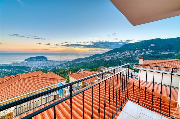 Меблированная вилла 4+1 в центре Алании