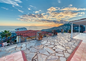 Меблированная вилла 4+1 в центре Алании