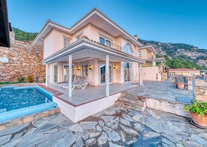 Меблированная вилла 4+1 в центре Алании