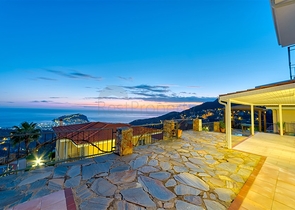 Меблированная вилла 4+1 в центре Алании