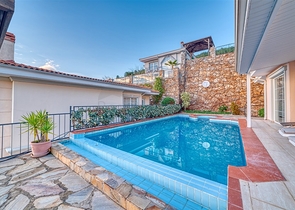 Меблированная вилла 4+1 в центре Алании