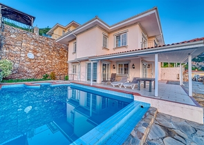 Меблированная вилла 4+1 в центре Алании