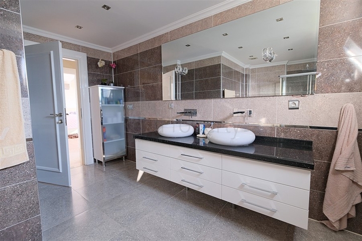 Вилла 4+1 с потрясающими видовыми характеристиками и бассейном