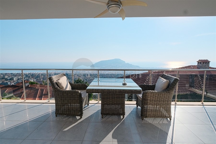 Вилла 4+1 с потрясающими видовыми характеристиками и бассейном