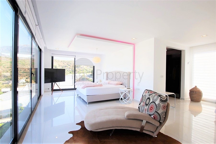 Шикарная вилла планировкой 4+1 с новой мебелью в современном стиле 