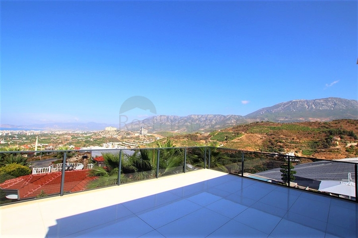 Шикарная вилла планировкой 4+1 с новой мебелью в современном стиле 