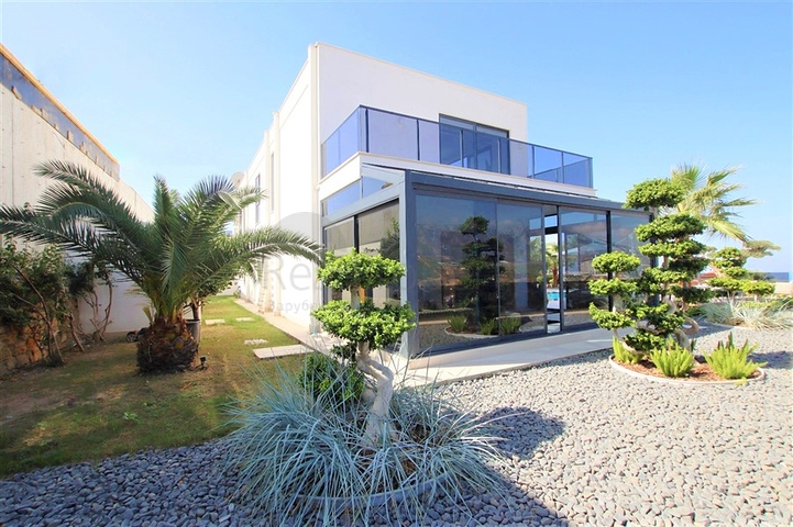 Шикарная вилла планировкой 4+1 с новой мебелью в современном стиле 