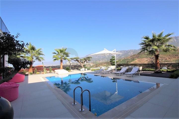 Шикарная вилла планировкой 4+1 с новой мебелью в современном стиле 