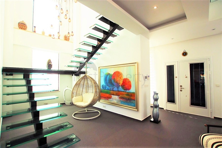 Шикарная вилла планировкой 4+1 с новой мебелью в современном стиле 