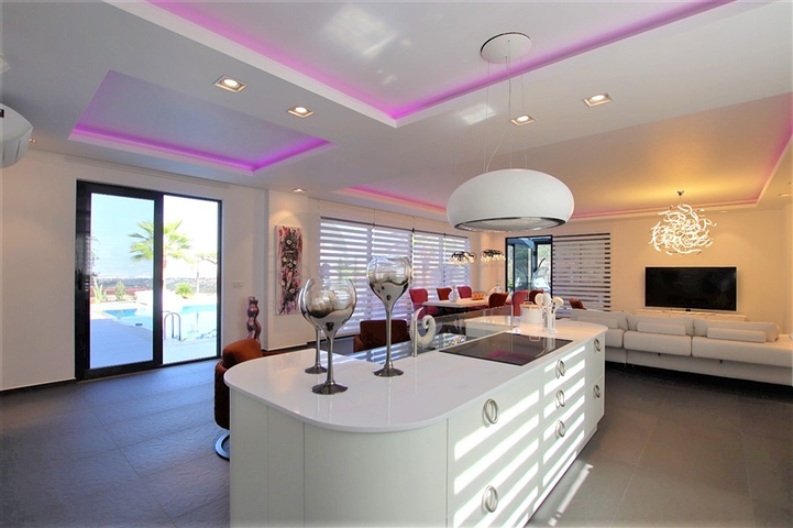 Шикарная вилла планировкой 4+1 с новой мебелью в современном стиле 