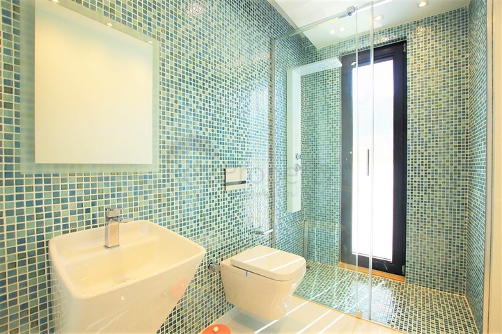 Шикарная вилла планировкой 4+1 с новой мебелью в современном стиле 