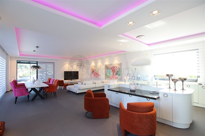 Шикарная вилла планировкой 4+1 с новой мебелью в современном стиле 