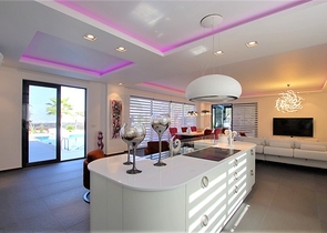 Шикарная вилла планировкой 4+1 с новой мебелью в современном стиле 