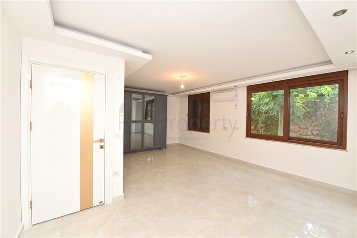 Двухуровневая квартира 4+1 в Кестель