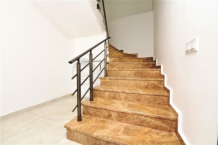 Двухуровневая квартира 4+1 в Кестель