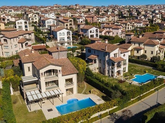 Виллы  с видом на море и озеро