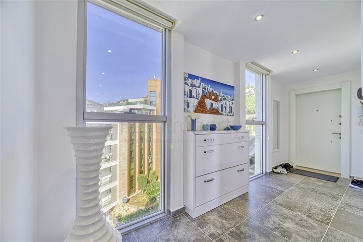 Трехкомнатная квартира в районе Джикджилли 