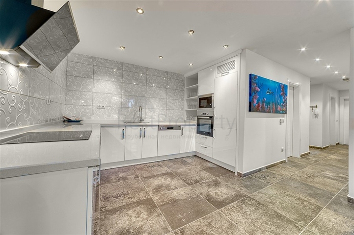 Просторные апартаменты 3+1 в районе Джикджилли