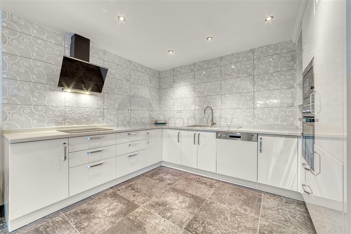 Просторные апартаменты 3+1 в районе Джикджилли