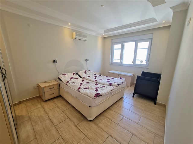 Просторный пентхаус 4+1 в шаговой доступности от моря в районе Оба