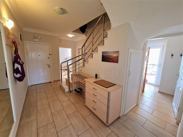 Просторный пентхаус 4+1 в шаговой доступности от моря в районе Оба