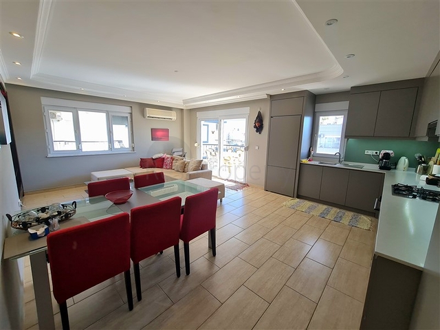 Просторный пентхаус 4+1 в шаговой доступности от моря в районе Оба